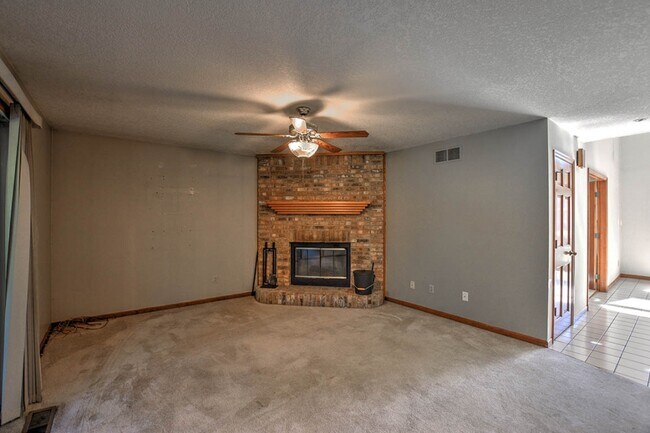 Building Photo - 745 Christopher Dr