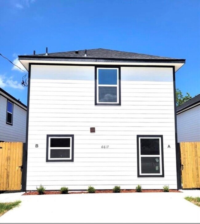 Foto del edificio - 6617 Bacher St