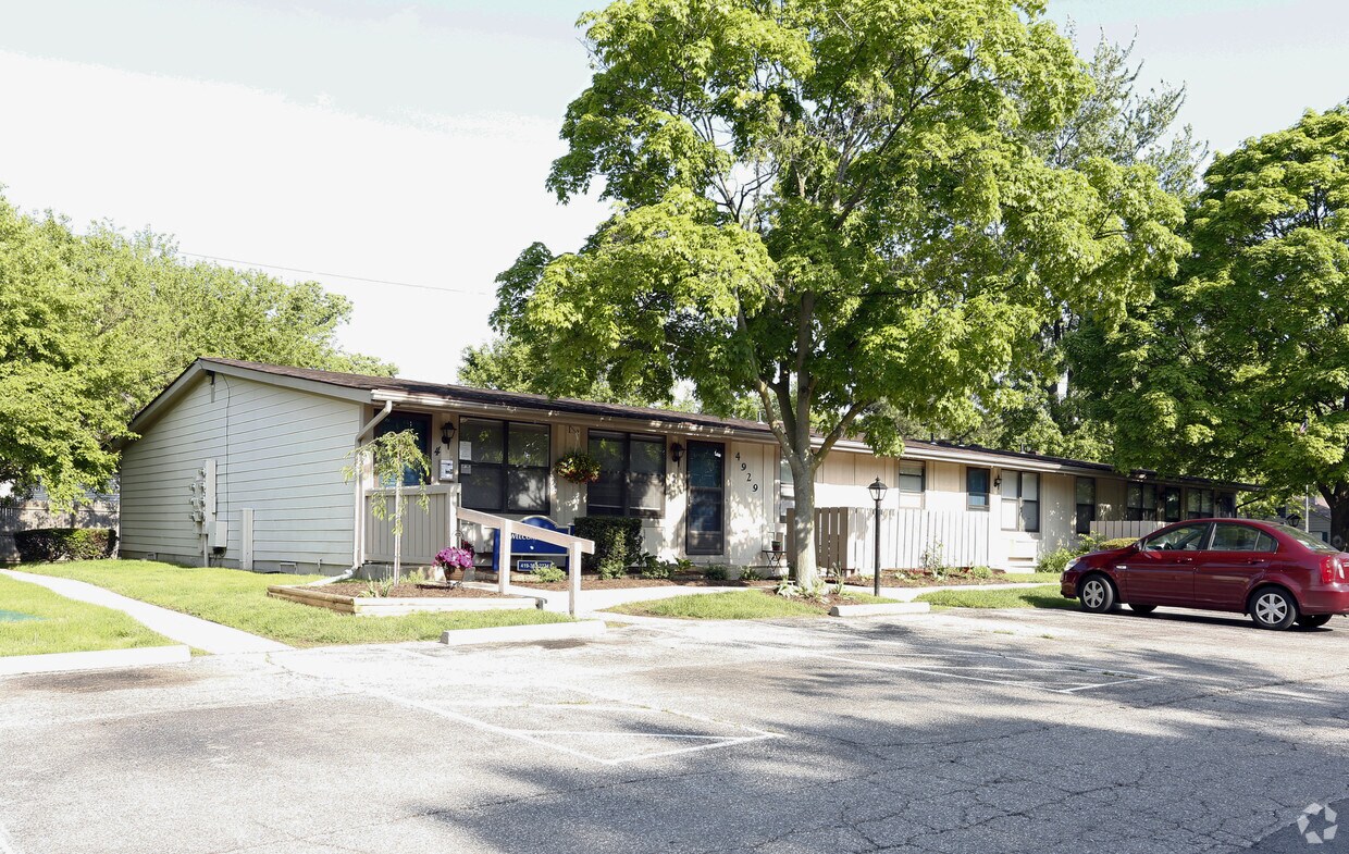 Amhurst Apartments 4929 Heatherdowns Blvd Toledo, OH Apartments for Rent in Toledo