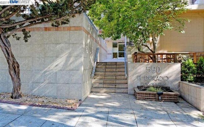 Foto del edificio - 590 El Dorado Ave