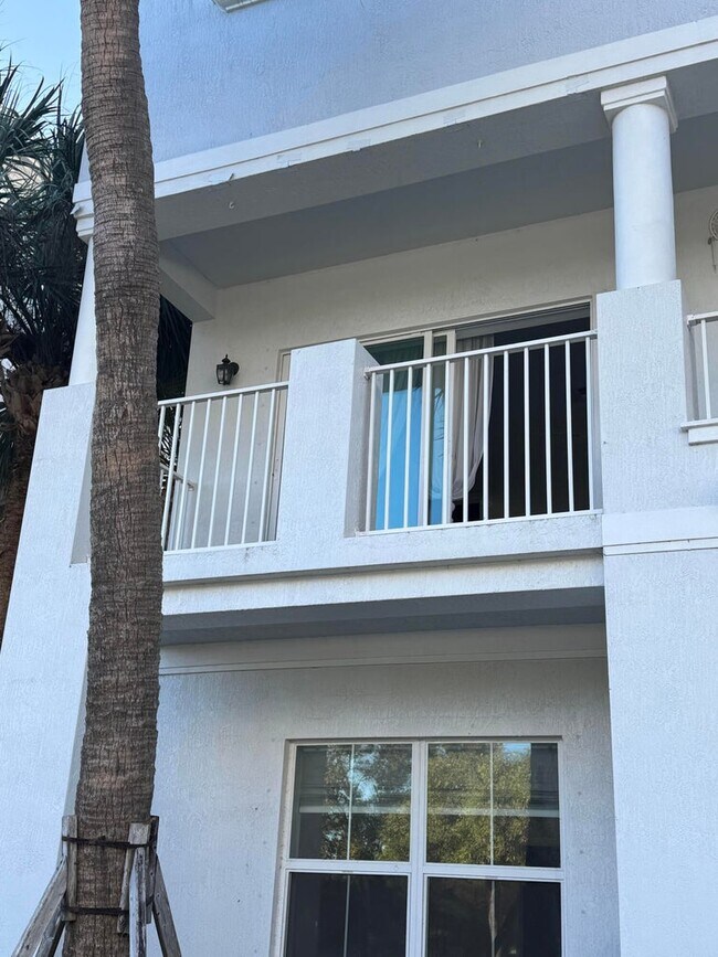 Building Photo - 1241 Via de Fossi