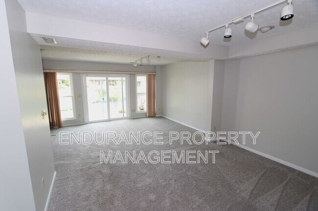 Foto del edificio - 482 Madeira Ct