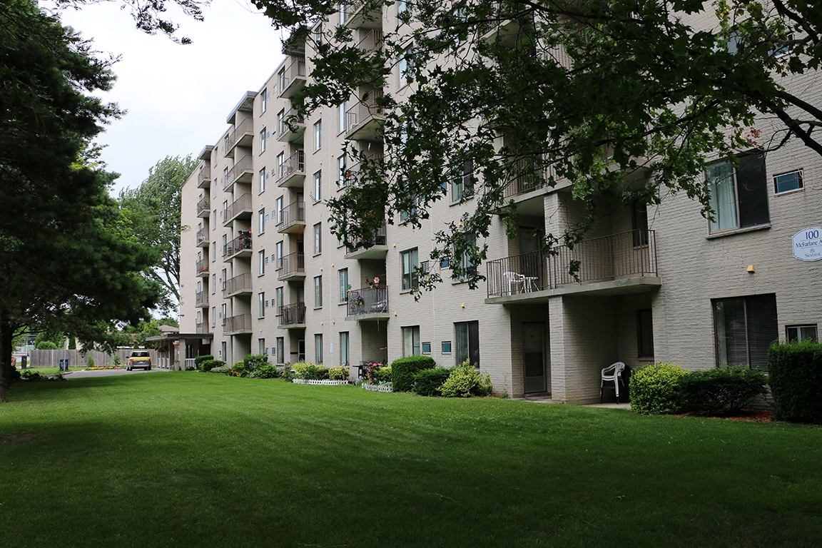 Primary Photo - Linden Towers