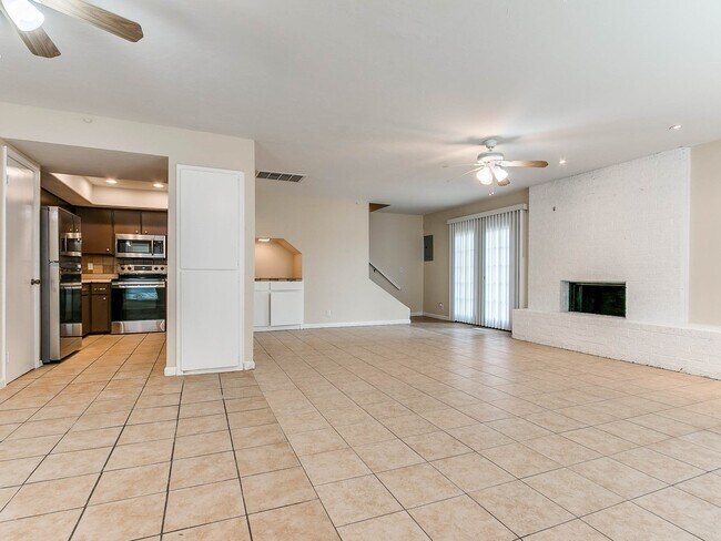 Foto del edificio - Just remodeled Duplex Home