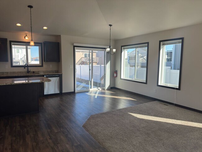 Foto del edificio - 4 Bed 3 Bath Single Family Home