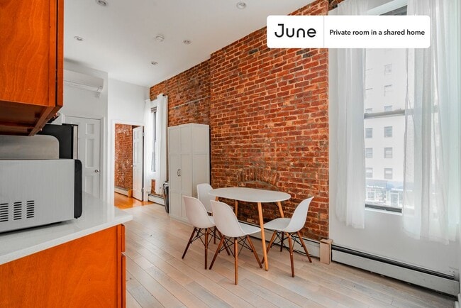 Building Photo - Room in Shared 4 bed/4 bath home