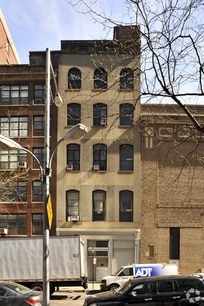 Building Photo - 81 Murray St
