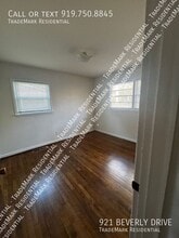 Building Photo - 921 Beverly Dr