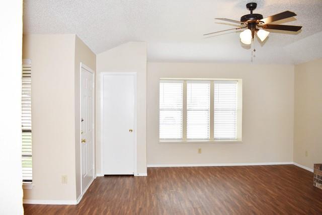 Foto del edificio - 701 Windcrest Dr