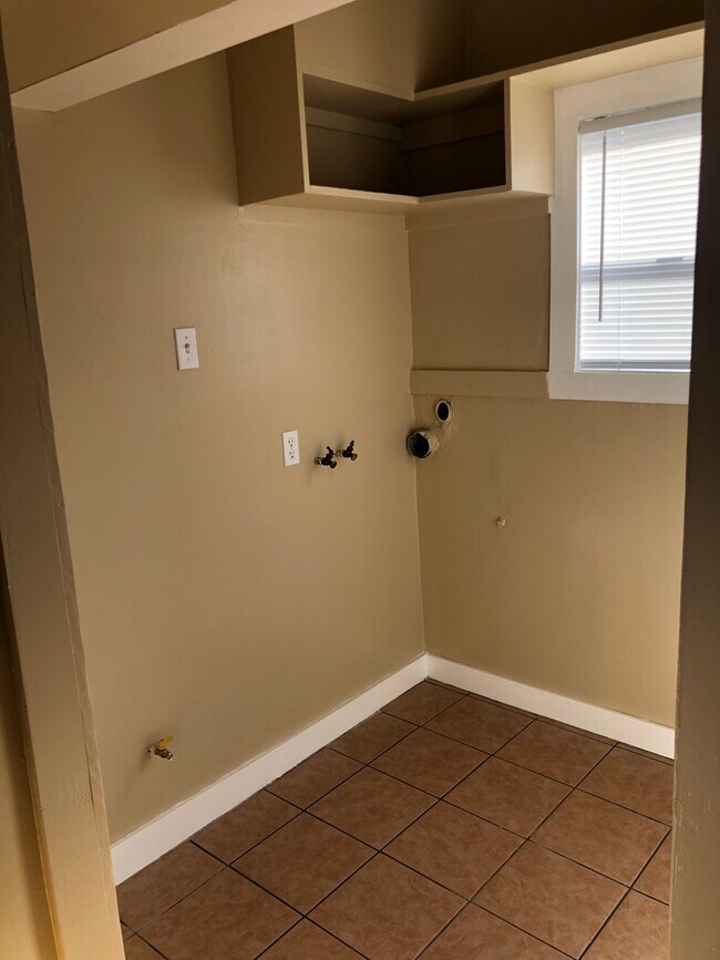 Building Photo - 2468 Sonoma St