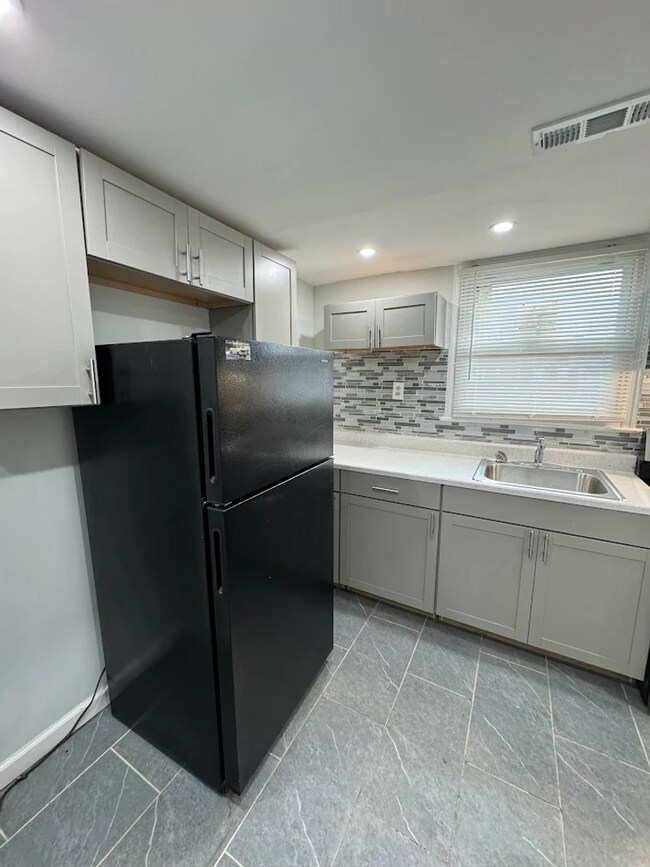 Foto del edificio - 2630 McCarey St