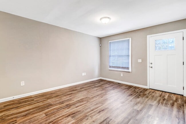 Building Photo - 2811 Marco Dr Nw