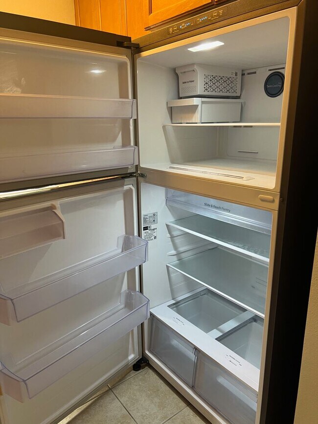 Building Photo - Exquisite 1 Bedroom, 1 Bathroom In Unit Wa...