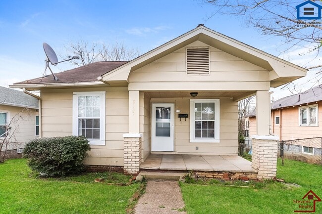 Building Photo - 912 W Scott Ave