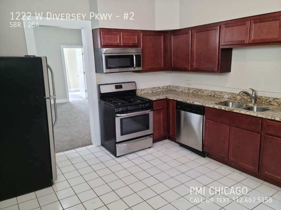 Primary Photo - 1222 W Diversey Pky