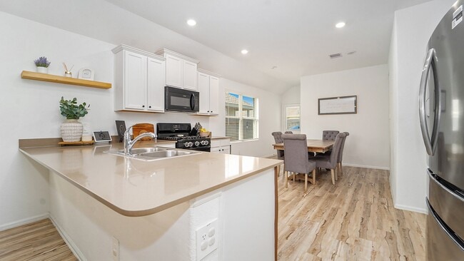 Foto del edificio - 18519 Summit Ranch Dr