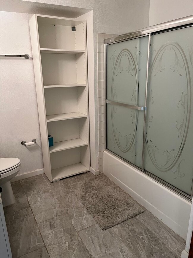 Building Photo - Spacious Apartment in North Reno