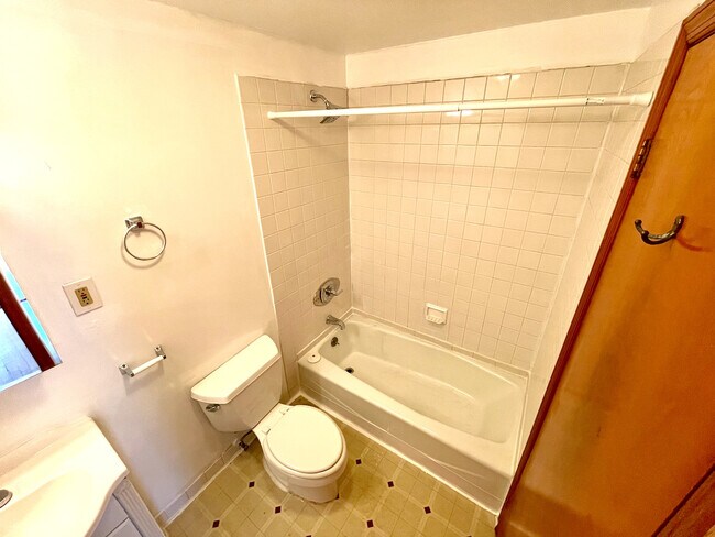 Upper Full Bathroom (with combo washer/dryer in closet) - 125 Willow Ave