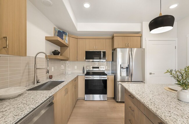 Building Photo - Lincoln Crossing Apartments Unit 1305