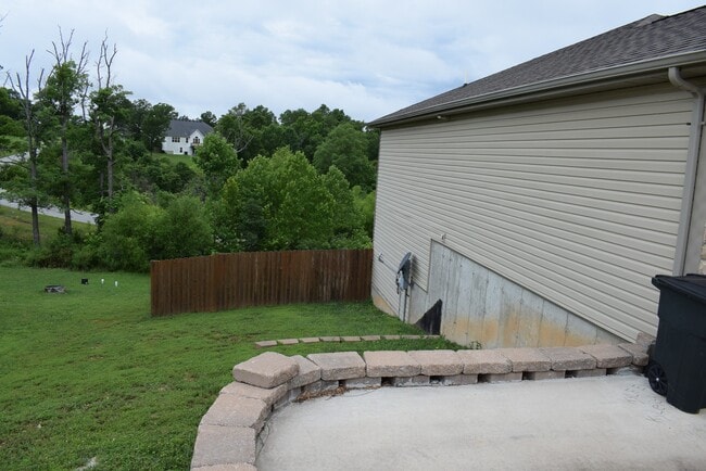 Building Photo - Mountain Views, Modern Touches – 5 Bed Bea...