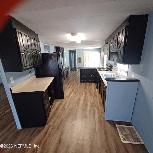 Foto del edificio - 463 Logan Ave