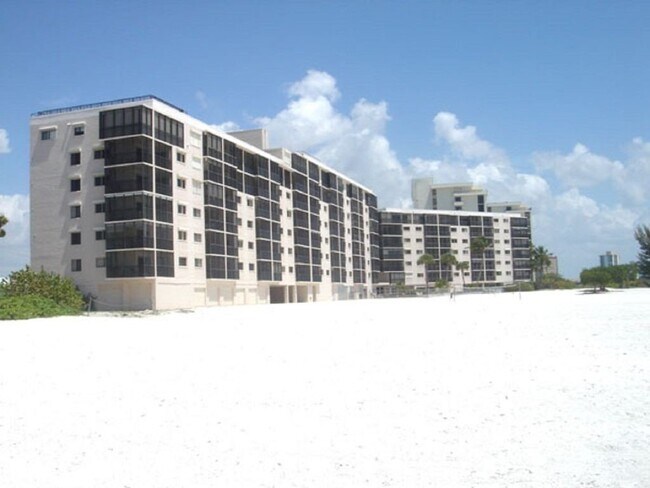 Foto del edificio - 8350 Estero Blvd