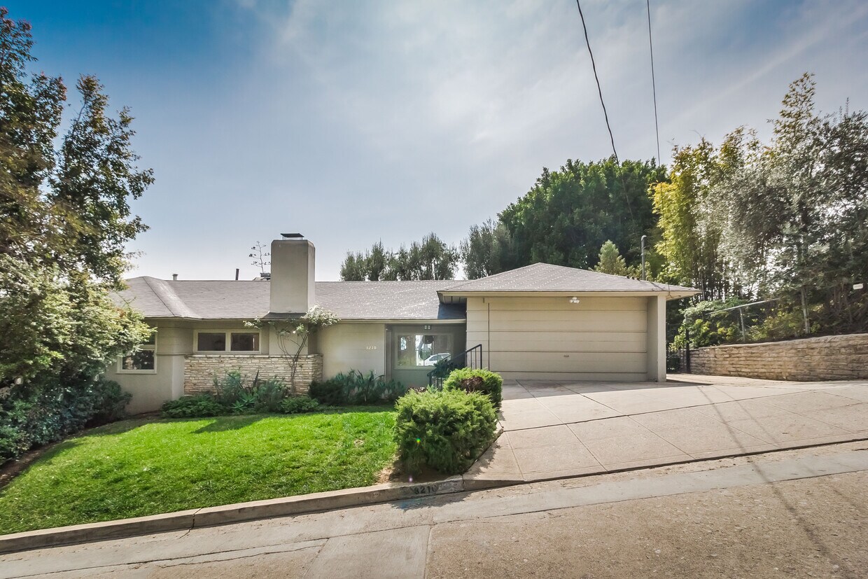 Foto principal - 3210 Landa St