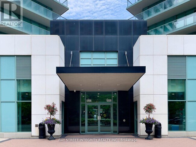 Photo du bâtiment - 5500 Yonge St