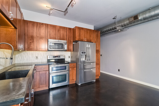 Building Photo - 777 6th Ave