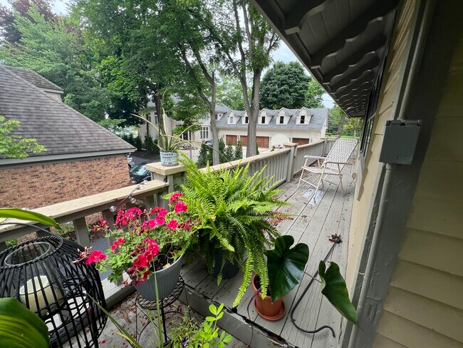 Foto del edificio - 3240 Pine Lake Rd