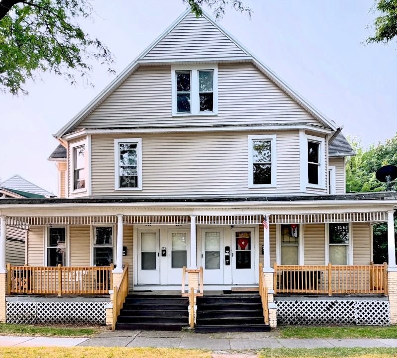 Primary Photo - 221 Spencer St