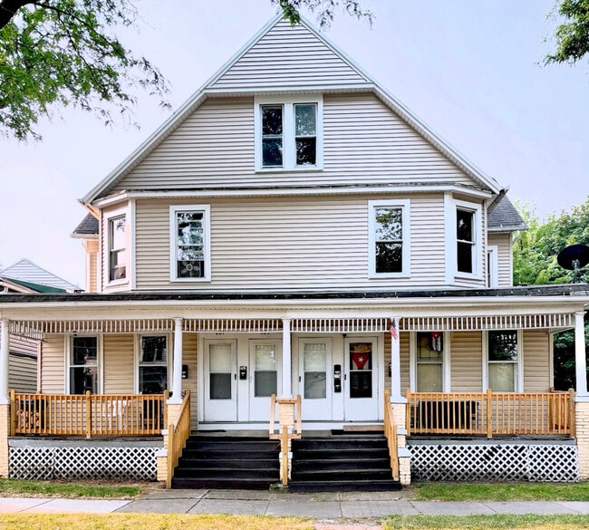 Building Photo - 221 Spencer St