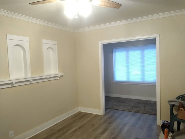 Foto del edificio - 2329 Van Buren Ave