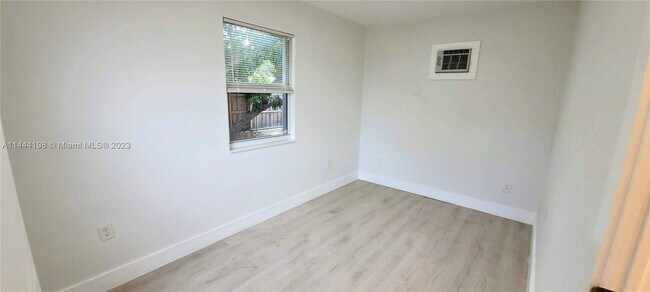 Foto del edificio - 3500 SW 6th St