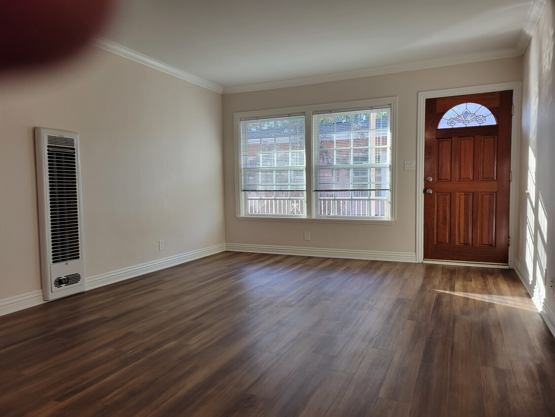 Living Room - 4411 E Ocean Blvd