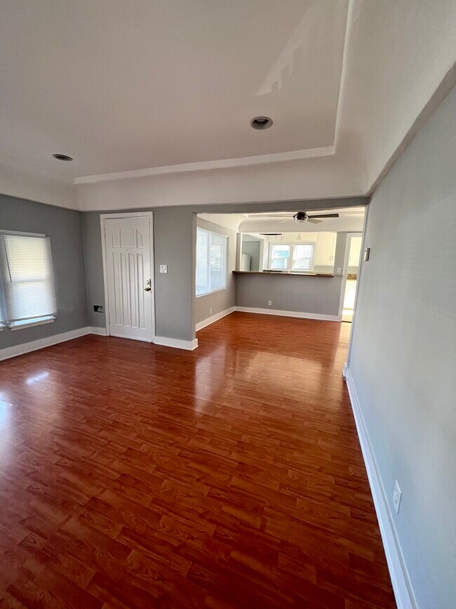 Foto del edificio - 2225 Thurman Ave