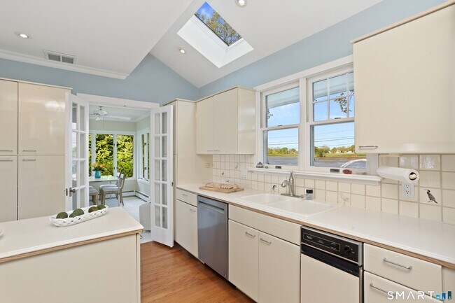 Foto del edificio - 34 Shorehaven Rd