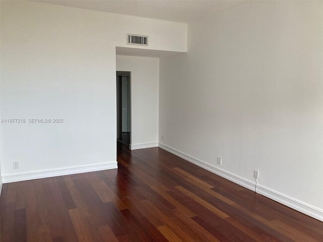 Foto del edificio - 18151 NE 31st Ct