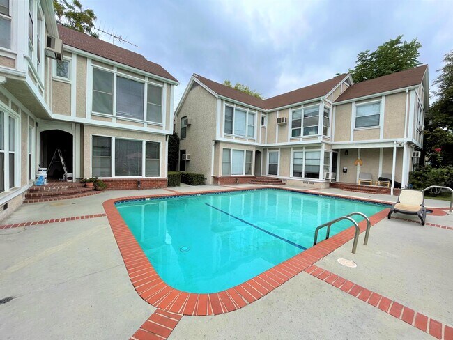 Building Photo - 11747 Moorpark St