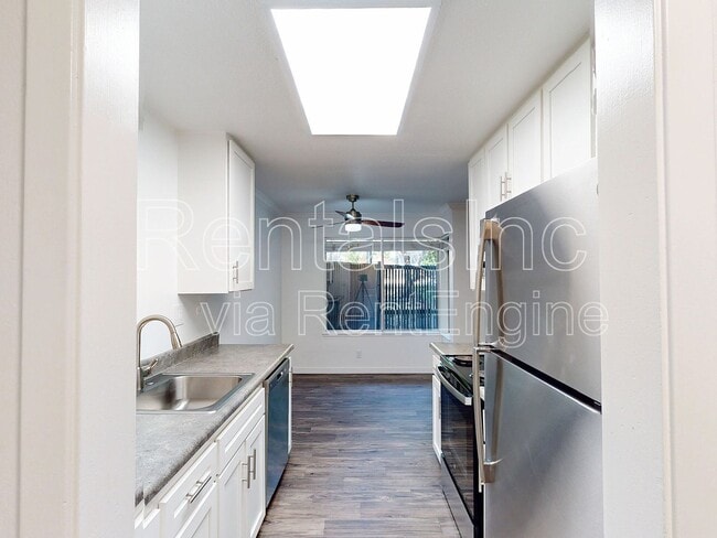Building Photo - 823 Las Gallinas Ave