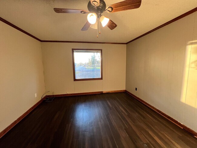 Building Photo - House for rent!