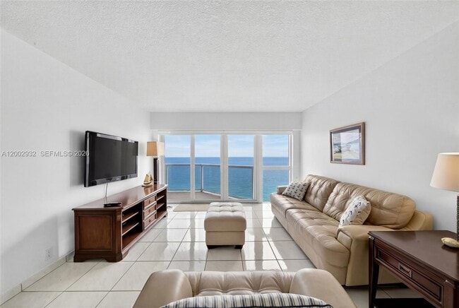 Foto del edificio - 6767 Collins Ave
