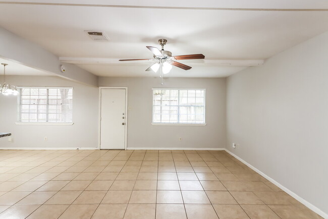 Foto del edificio - 11330 White Gate Ln