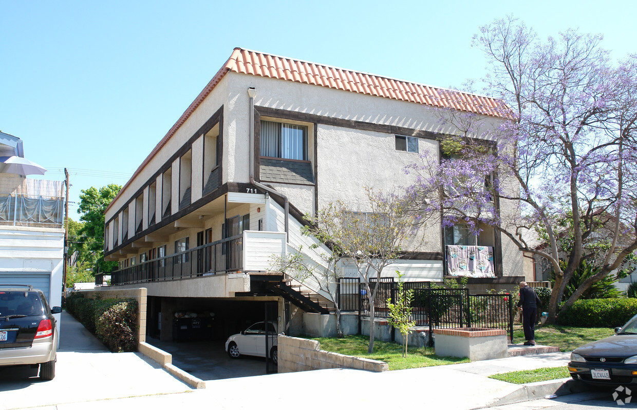 Foto principal - 711 Salem St