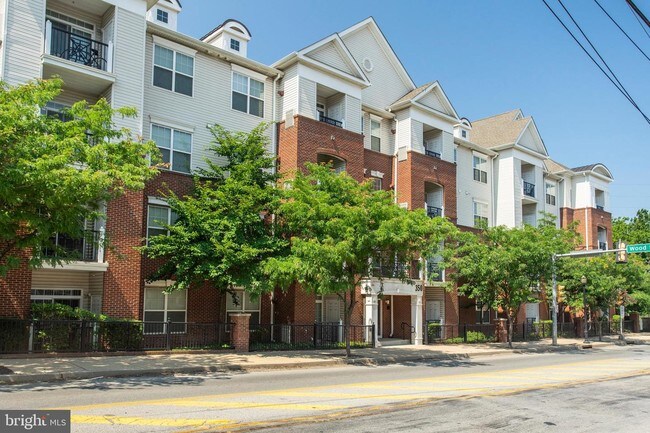 Building Photo - 350 W Elm St