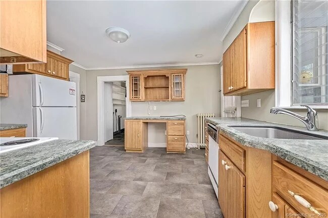 Foto del edificio - 590 N Main St