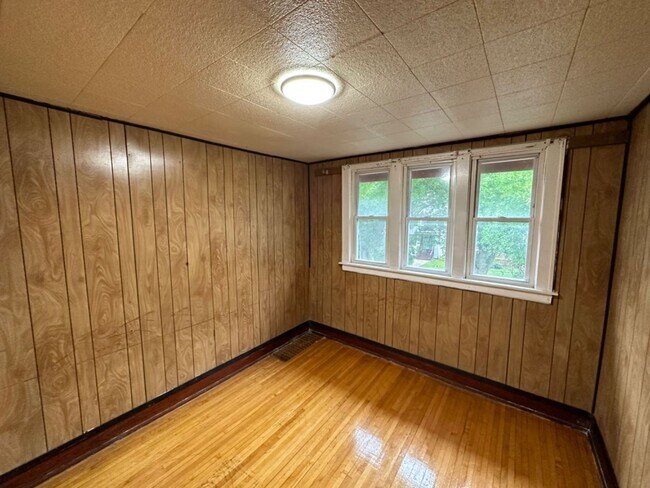 Building Photo - 2712 N 44th St. (Duplex)