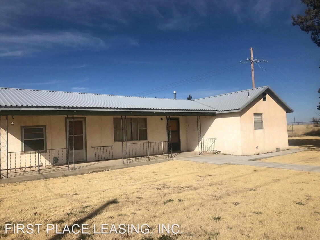 Primary Photo - 3 br, 2 bath House - 1520 S. Industrial Dr.