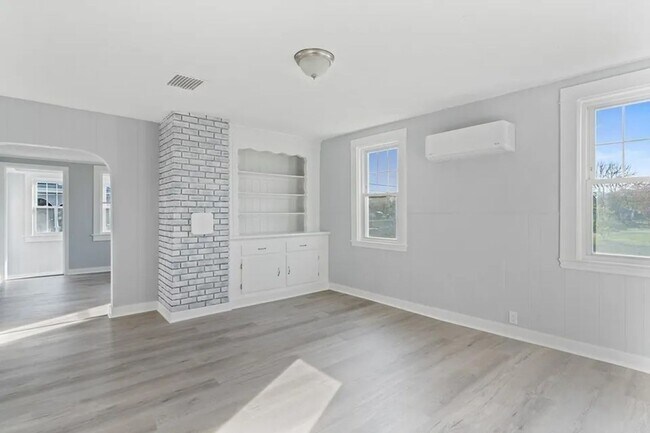 Foto del edificio - Sunny & Bright Updated 2 BA / 1 Ba Home in Dartmouth