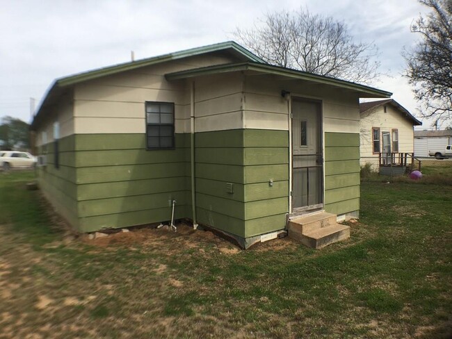 Building Photo - 607 W Garza St